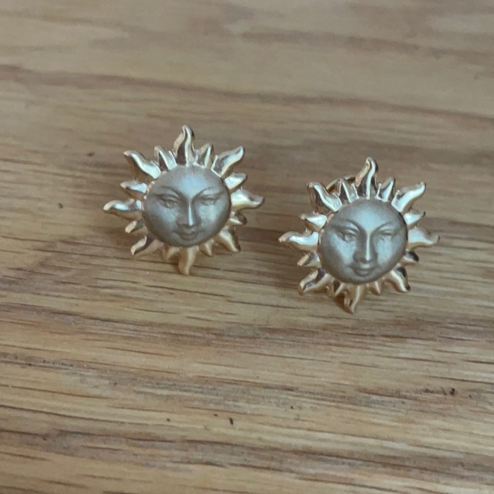 Purchased//on hold**Gold Sun Studs**